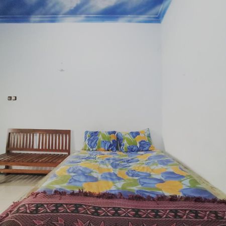Oyo 90093 Dw Hotel 玛琅 外观 照片