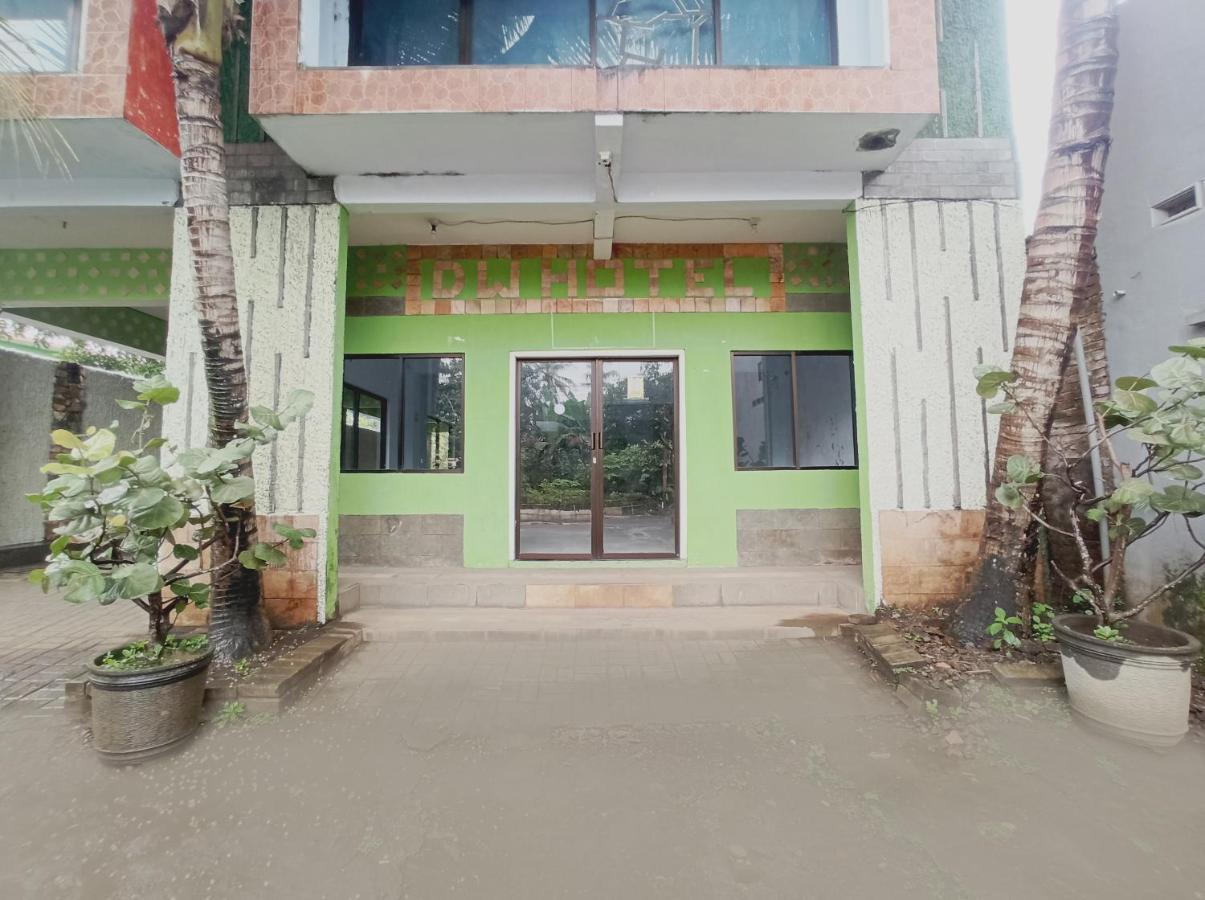 Oyo 90093 Dw Hotel 玛琅 外观 照片
