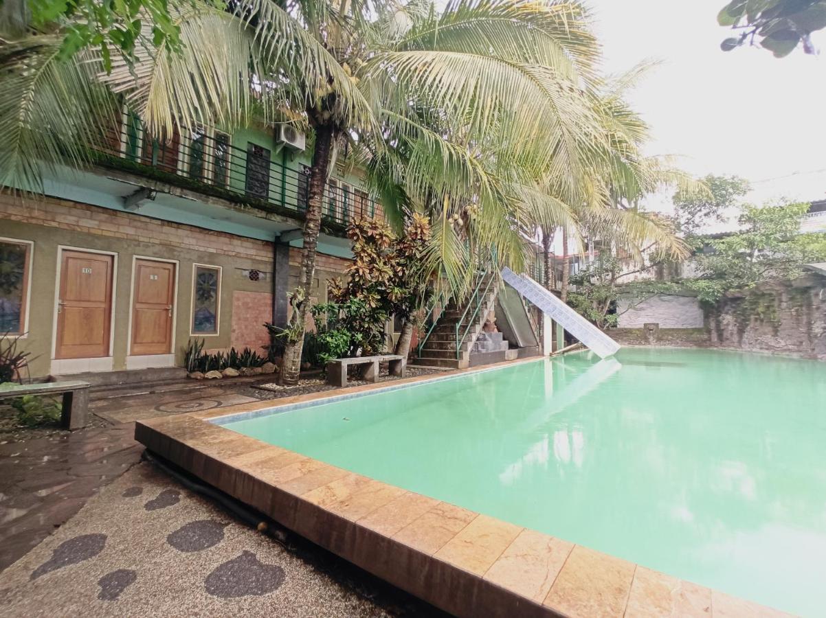 Oyo 90093 Dw Hotel 玛琅 外观 照片