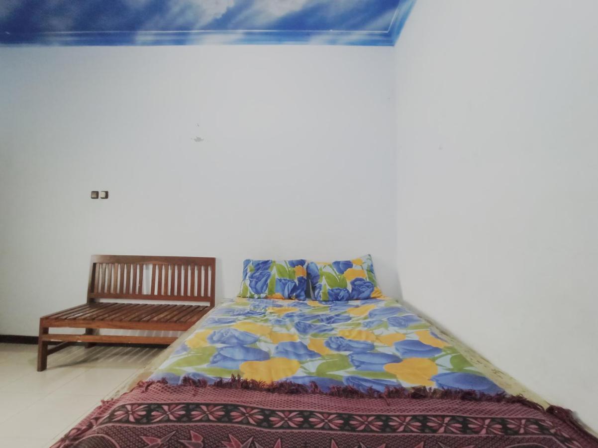 Oyo 90093 Dw Hotel 玛琅 外观 照片