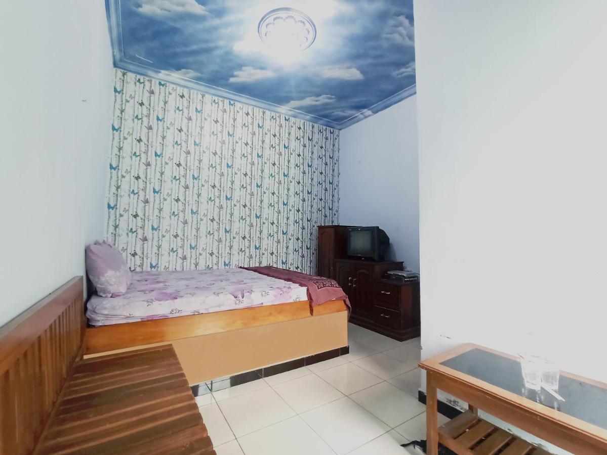 Oyo 90093 Dw Hotel 玛琅 外观 照片