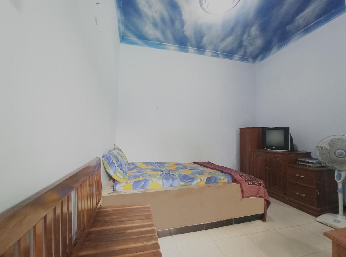 Oyo 90093 Dw Hotel 玛琅 外观 照片